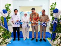 Gubernur Sulawesi Selatan, Andi Sudirman Sulaiman, menghadiri pengukuhan Unit Pelaksana Teknis (UPT) Loka Pengawas Obat dan Makanan (POM) Kabupaten Bone, Jumat (7/3/2026).