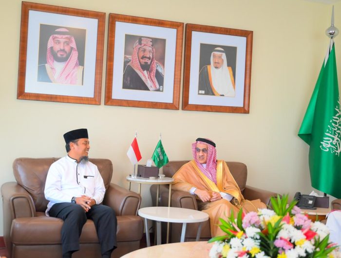 Gubernur Sulawesi Selatan Andi Sudirman Sulaiman berharap konflik di kawasan Timur Tengah segera berakhir. Harapan tersebut disampaikan usai melakukan pertemuan silaturahmi dengan Duta Besar Arab Saudi untuk Indonesia, Faisal Abdullah Al Amoudi, di Jakarta, Rabu (11/3/2026).
