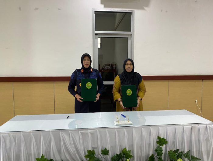 Balai Pemasyarakatan Kelas II Watampone menandatangani perjanjian kerja sama dengan Pengadilan Negeri Watampone sebagai upaya memperkuat sinergi antar lembaga penegak hukum dalam mendukung pelaksanaan tugas peradilan dan pemasyarakatan.