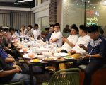 Wali Kota Parepare, Tasming Hamid, menggelar acara buka puasa bersama (bukber) dengan insan pers di Kota Parepare. Menariknya, suasana bukber kali ini berlangsung santai dan cair tanpa kawalan protokoler yang ketat.