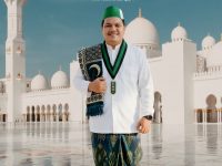 Idulfitri sebagai Ruang Simulasi Sosial: Antara Spiritualitas dan Representasi 14 Hari Raya Idulfitri selama ini dipahami sebagai momen sakral dalam tradisi Islam penanda berakhirnya Ramadan sekaligus simbol kembalinya manusia kepada fitrah. Ia bukan sekadar perayaan, melainkan titik kulminasi dari proses spiritual: pengendalian diri, kesabaran, dan pendalaman makna keimanan.