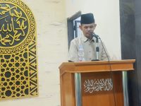 Gema Takbir di Barombong: Khatib Masjid An Nawiah Ingatkan Makna Kematian dan Bakti Keluarga 20 Suasana khidmat menyelimuti Perumahan Hasri Barombong Residence II saat ratusan jamaah memadati Masjid An Nawiah untuk melaksanakan Shalat Idul Fitri 1447 Hijriah. Sejak pagi buta, warga datang dengan pakaian terbaik mereka, menyimbolkan kebahagiaan setelah sebulan penuh berjuang di bulan Ramadhan.