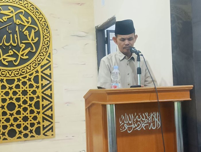 Suasana khidmat menyelimuti Perumahan Hasri Barombong Residence II saat ratusan jamaah memadati Masjid An Nawiah untuk melaksanakan Shalat Idul Fitri 1447 Hijriah. Sejak pagi buta, warga datang dengan pakaian terbaik mereka, menyimbolkan kebahagiaan setelah sebulan penuh berjuang di bulan Ramadhan.