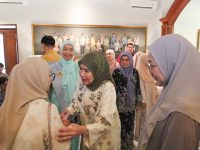 Wakil Wali Kota Makassar, Aliyah Mustika Ilham, menghadiri acara Halal Bihalal yang digelar oleh H. Muhammad Jusuf Kalla (JK) bersama keluarga di kediamannya, Jalan Haji Bau, Makassar, Senin (23/3/2026).