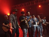 Nuansa nostalgia "putih abu-abu" kembali menghidupkan kenangan lama yang sarat makna, dimeriahkan di Kota Makassar.