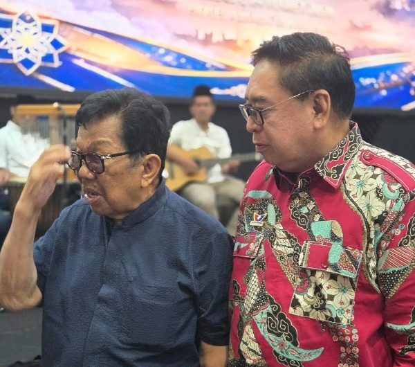 Bupati Barru Akui Abdul Hayat Punya Senjata Politik 13 Ketua DPW Perindo Sulsel, Abdul Hayat Gani saat bersama Founder Basowa Group, Aksa Mahmud di acara Mubes KKDB, Hotel Aryaduta Makassar, Selasa, 24 Maret 2026. (Dok Netral.co.id)