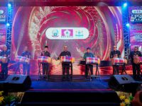 Hadiri PSBM 2026, Gubernur Sulsel Dorong Saudagar Bugis-Makassar Jadi Penggerak Ekonomi Daerah 29 Gubernur Sulawesi Selatan, Andi Sudirman Sulaiman mengajak para saudagar Bugis-Makassar untuk menanamkan prinsip “Lao Sappa Deceng Lisu Mappideceng” dalam kehidupan.