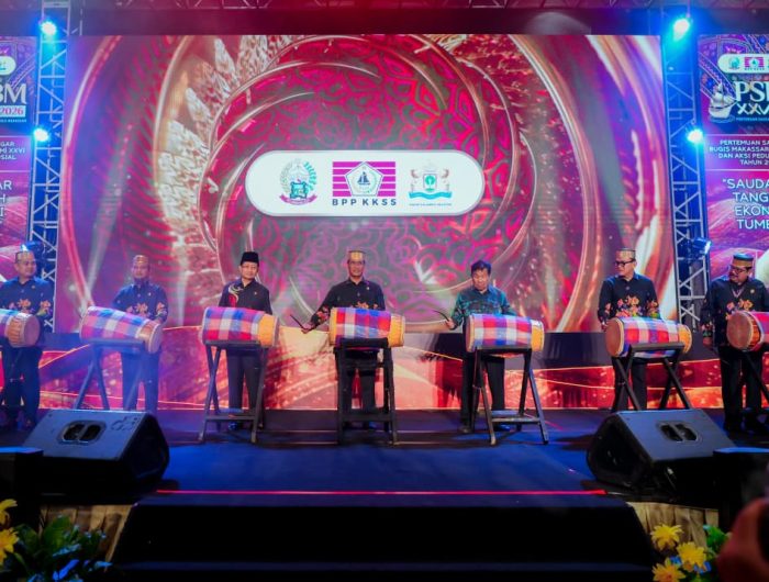 Hadiri PSBM 2026, Gubernur Sulsel Dorong Saudagar Bugis-Makassar Jadi Penggerak Ekonomi Daerah 13 Gubernur Sulawesi Selatan, Andi Sudirman Sulaiman mengajak para saudagar Bugis-Makassar untuk menanamkan prinsip “Lao Sappa Deceng Lisu Mappideceng” dalam kehidupan.