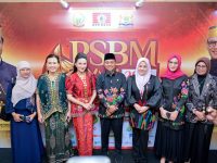 Andi Sudirman Sulaiman dan Fatmawati Rusdi Sambut Saudagar Bugis-Makassar 28 Wakil Gubernur Sulawesi Selatan, Fatmawati Rusdi, menyambut hangat sejumlah tokoh nasional dan daerah dalam Pertemuan Saudagar Bugis-Makassar (PSBM) XXVI yang berlangsung di Hotel Claro Makassar, Kamis, 26 Maret 2026.