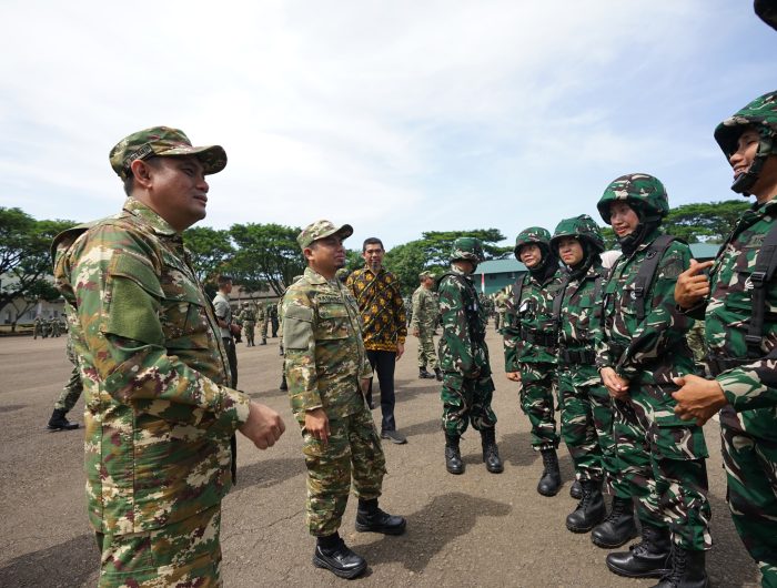 Tasming Hamid Hadir di Pembukaan Latsarmil Komcad Sulsel, ASN Parepare Ambil Bagian 13 Wali Kota Parepare, Tasming Hamid, menghadiri Upacara Pembukaan Latihan Dasar Militer (Latsarmil) Komponen Cadangan (Komcad) yang diikuti oleh Aparatur Sipil Negara (ASN) dan para kepala desa.