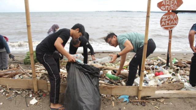 Seluruh Perangkat Daerah lingkup Pemerintah Kota Parepare kompak bergerak serentak melakukan Gerakan Indonesia ASRI (Aman, Sehat, Resik, Indah) pada Jumat, (6/2/2026).
