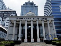 Putusan terbaru Mahkamah Konstitusi (MK) tak hanya berdampak pada anggota DPR, tetapi juga berpotensi menghapus hak pensiun sejumlah pejabat tinggi negara.