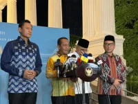 Prabowo Kumpulkan Tokoh Bangsa di Istana, Bahlil: Konsolidasi Nasional Hadapi Gejolak Global 18 Ketua Umum Partai Golkar, Bahlil Lahadalia, menyatakan pemerintah terus memperkuat konsolidasi nasional guna merespons dinamika global yang semakin kompleks.