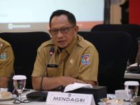 Tito Karnavian: Kebijakan WFH ASN Segera Diumumkan Pemerintah 26 Pemerintah akan segera mengumumkan kebijakan bekerja dari rumah atau work from home (WFH) bagi aparatur sipil negara (ASN). Pengumuman resmi dijadwalkan berlangsung pada Selasa (31/3/2026).