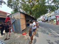 Ganggu Saluran Drainase dan Kebersihan, Lapak Liar di Tallo Dibongkar 19 9caf6105 30d7 4b5a 8e25 6b324c6e4f26