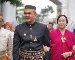 Bupati Bantaeng, M. Fathul Fauzy Nurdin bersama Ketua Tim Penggerak PKK Gunya Paramasukhaputri, menghadiri peringatan Hari Jadi Bone ke-696 yang digelar di Rumah Jabatan Bupati Bone, Senin, 6 April 2026.