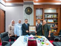 Jufri Rahman Bahas Friendship Games 2026, Pastikan Transisi Kepemimpinan BIMP-EAGA Lancar 19 Momentum kebangkitan kolaborasi olahraga kawasan Asia Tenggara Timur kembali menguat. Sekretaris Daerah Sulawesi Selatan, Dato’ H. Jufri Rahman, menegaskan pentingnya profesionalitas dan kesinambungan dalam penyelenggaraan BIMP-EAGA Friendship Games 2026, sekaligus memastikan proses transisi kepemimpinan organisasi berjalan lancar.