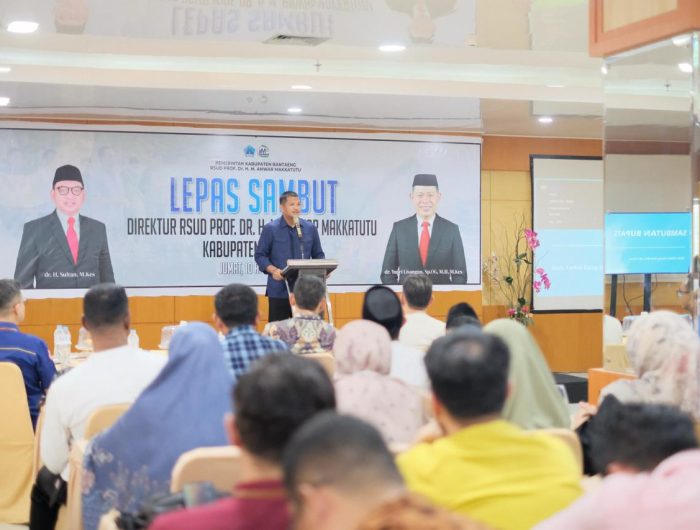 Bupati Uji Nurdin Hadiri Lepas Sambut Direktur RSUD Prof. Anwar Makkatutu 13 Bupati Bantaeng, M. Fathul Fauzy Nurdin menghadiri Lepas Sambut Direktur RSUD Prof. Dr. H. M. Anwar Makkatutu, dari dr. Sultan kepada dr. Yusri Lisangan.