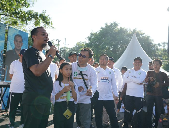 Wali Kota Tasming Hamid Apresiasi Gubernur Sulsel Lepas Ribuan Peserta Jalan Sehat “Anti Mager” 13 Wali Kota Parepare, Tasming Hamid, menyampaikan apresiasi dan terima kasih kepada Gubernur Sulawesi Selatan, Andi Sudirman Sulaiman, atas inisiasi dan kehadirannya secara langsung dalam melepas ribuan peserta jalan sehat “Anti Mager”, Minggu (12/4/2026).