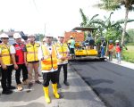 Gubernur Sulawesi Selatan, Andi Sudirman Sulaiman, meninjau langsung progres pekerjaan preservasi jalan Paket 3 dalam program Multiyears Project (MYP) Infrastruktur Jalan di Kabupaten Pinrang, Sabtu (11/4/2026).