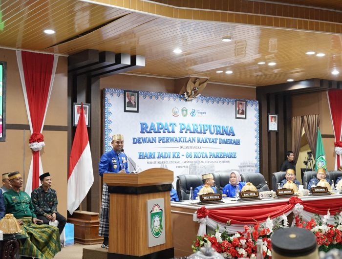 Gubernur Sulawesi Selatan, Andi Sudirman Sulaiman, menyatakan komitmennya bakal menjadikan Kota Parepare sebagai daerah percontohan Gerakan Indonesia Asri. Pernyataan itu disampaikan dalam rapat paripurna DPRD Parepare dalam rangka peringatan Hari Jadi ke-66 Kota Parepare, Minggu, 12 April 2026.