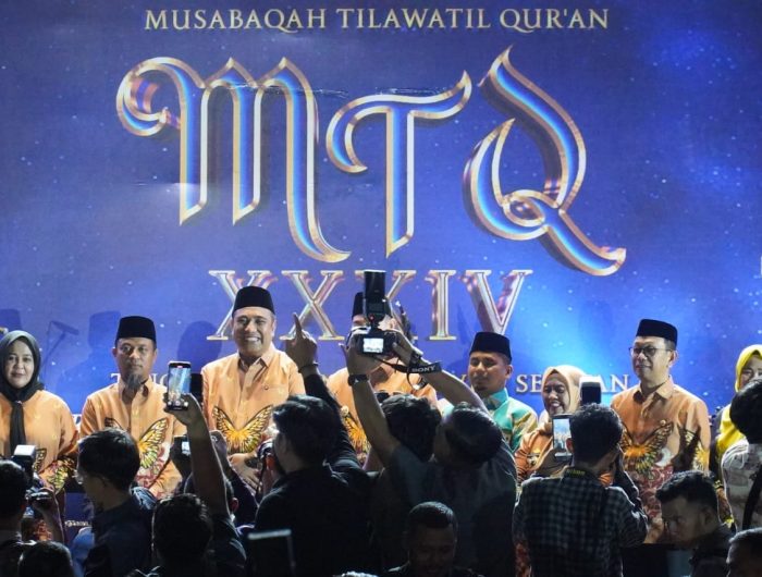 Gubernur Andi Sudirman Buka MTQ XXXIV Sulsel di Maros, Total Hadiah Capai Rp2 Miliar 13 Lomba Musabaqah Tilawatil Qur’an (MTQ) XXXIV Tingkat Provinsi Sulawesi Selatan resmi dibuka oleh Gubernur Sulawesi Selatan, Andi Sudirman Sulaiman, di Lapangan Pallantikang, Kabupaten Maros, Minggu malam (12/4/2026).