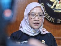 Kementerian Pendayagunaan Aparatur Negara dan Reformasi Birokrasi (KemenPAN-RB) menginstruksikan seluruh instansi pemerintah pusat dan daerah untuk menerapkan kebijakan work from home (WFH) bagi aparatur sipil negara (ASN) setiap hari Jumat.