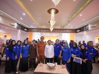 Wali Kota Parepare, Tasming Hamid menunjukkan komitmen dan perhatian serius Pemerintah Kota Parepare terhadap para pekerja atau buruh.