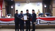 Wali Kota Parepare, Tasming Hamid menghadiri rapat paripurna DPRD Parepare dengan agenda persetujuan bersama dua rancangan peraturan daerah, Senin, 4 Mei 2026. Rapat berlangsung di Ruang Paripurna DPRD Parepare.