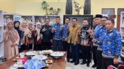 Kepala Dinas Perpustakaan dan Kearsipan Provinsi Sulsel, Prof Muhammad Jufri saat bersama Dinas Perpustakaan dan Kearsipan Kabupaten Jeneponto, di Jeneponto, Kamis 7 Mei 2026. (Foto: Dok Netral.co.id/Tif)