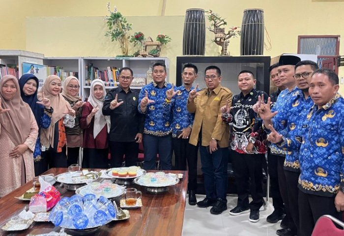 Kepala Dinas Perpustakaan dan Kearsipan Provinsi Sulsel, Prof Muhammad Jufri saat bersama Dinas Perpustakaan dan Kearsipan Kabupaten Jeneponto, di Jeneponto, Kamis 7 Mei 2026. (Foto: Dok Netral.co.id/Tif)