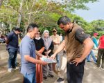 Bupati Bantarng, M. Fathul Fauzy Nurdin mengunjungi Cekdam (tanggul pengaman) Balang Sikuyu, Kelurahan Karatuang, Kecamatan Bantaeng, Jumat sore, (8/5/2026).