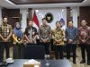 Wakil Menteri Dalam Negeri (Wamendagri) Republik Indonesia saat menerima Wali Kota Parepare, Tasming Hamid bersama rombongan, di Kantor Kementerian Dalam Negeri, Sabtu 9 Mei 2026. (Foto: Dok Humas Parepare).