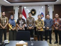Wakil Menteri Dalam Negeri (Wamendagri) Republik Indonesia saat menerima Wali Kota Parepare, Tasming Hamid bersama rombongan, di Kantor Kementerian Dalam Negeri, Sabtu 9 Mei 2026. (Foto: Dok Humas Parepare).