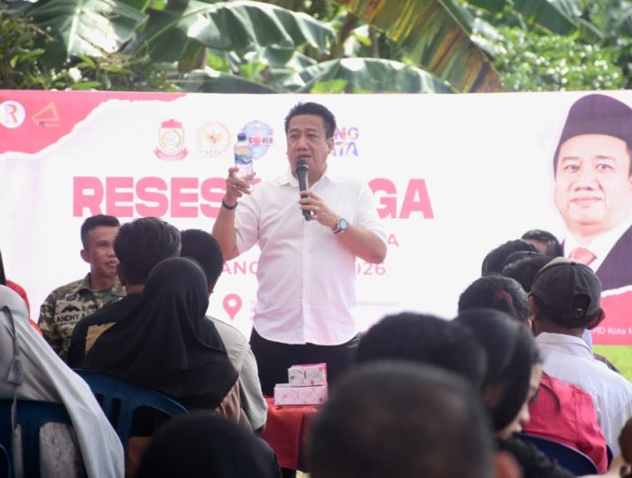 Reses di Tallo, William Soroti Banjir, Air Bersih hingga Persoalan Sampah di Utara Makassar 13 Anggota DPRD Kota Makassar, William memulai reses kedua masa persidangan kedua tahun sidang 2025/2026 dengan menyapa warga di Utara Makassar tepatnya di Kecamatan Tallo, Rabu (20/5/2026).