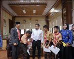 Wali Kota Parepare, Tasming Hamid, melepas peserta dan pendamping yang akan mengikuti Festival Tunas Bahasa Ibu Nasional (FTBIN) Tahun 2026 di Kota Depok, Jawa Barat. Pelepasan berlangsung di ruang kerja Wali Kota Parepare, Rabu, 20 Mei 2026, dipandu oleh Plt Kepala Dinas Pendidikan dan Kebudayaan Kota Parepare, Dede Harirustaman, dan didampingi Kepala Bidang Kebudayaan, Niniek Harisyani.