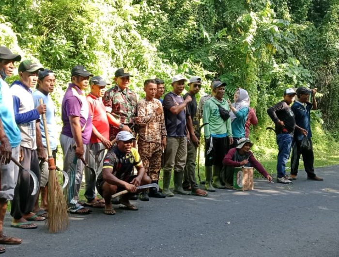Pemerintah Desa Rababaka bersama sejumlah unsur masyarakat menggelar kegiatan gotong royong dalam agenda Jumat Bersih guna menyambut Hari Raya Idul Adha 1447 Hijriah, Jumat (22/5/2026).