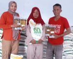 Pemerintah Desa Rababaka menerima bantuan ketahanan pangan dari Dinas Ketahanan Pangan Kabupaten Dompu yang disalurkan kepada 225 warga penerima manfaat, Minggu (24/5/2026).