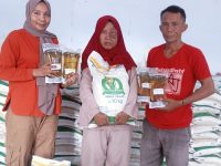 Sebanyak 225 Warga Desa Rababaka Terima Bantuan Pangan dari DKP Dompu 26 Pemerintah Desa Rababaka menerima bantuan ketahanan pangan dari Dinas Ketahanan Pangan Kabupaten Dompu yang disalurkan kepada 225 warga penerima manfaat, Minggu (24/5/2026).