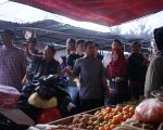 Wali Kota Parepare, Tasming Hamid bersama jajaran Pemerintah Kota dan Forum Koordinasi Pimpinan Daerah (Forkopimda) turun langsung memantau harga sembako di Pasar Tradisional Semi Modern Lakessi.