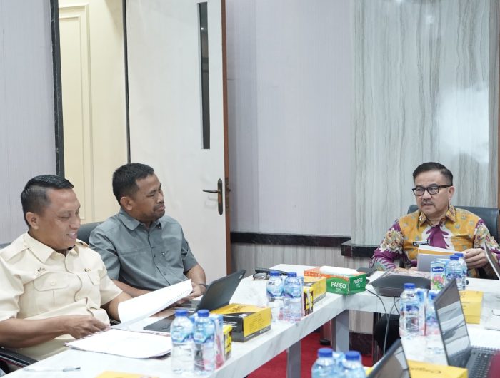 Jufri Rahman Apresiasi Pemeriksaan Itjen Kemendagri, OPD Diminta Segera Tindak Lanjuti Rekomendasi 13 Sekretaris Daerah Provinsi Sulawesi Selatan, Jufri Rahman, mengapresiasi pelaksanaan pengawasan penyelenggaraan pemerintahan daerah yang dilakukan Inspektorat Jenderal Kementerian Dalam Negeri (Kemendagri) RI di lingkup Pemerintah Provinsi Sulawesi Selatan.