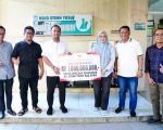 Gubernur Sulawesi Selatan, Andi Sudirman Sulaiman, menyerahkan bantuan sebesar Rp1 miliar untuk mendukung pemulihan pasca kebakaran yang terjadi di RSUD Syekh Yusuf Gowa.