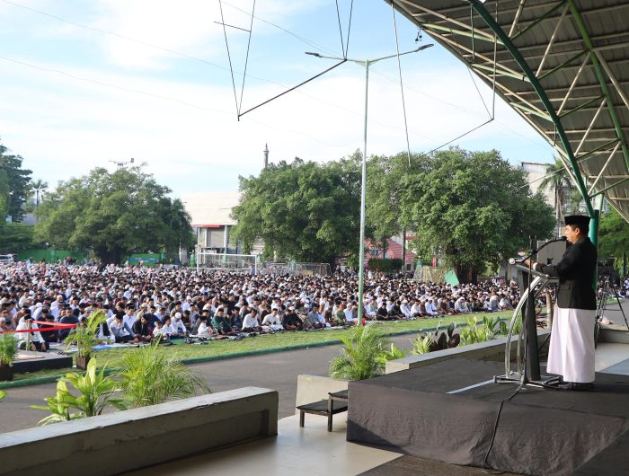 Perayaan Idul Adha Di Parepare Berlangsung Khidmat, Wali Kota : Ini Momentun Tingkatkan Kebersamaan Lewat Ibadah Kurban 13 Pemerintah Kota Parepare menggelar peringatan Hari Raya Idul Adha 1447 Hijriah secara khidmat di Lapangan Andi Makkassau Kota Parepare, Rabu (27/05/2026).