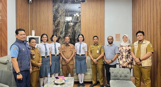 Pemprov Sulsel Hormati Keputusan Panitia Pusat dan Dorong Aspirasi Disampaikan Secara Resmi 13 Gubernur Sulawesi Selatan Andi Sudirman Sulaiman menemui langsung peserta dan turut melibatkan Pemerintah Kota Makassar dalam hal ini Kesbangpol Makassar pada pertemuan yang berlangsung di Rumah Jabatan Gubernur, Senin, 25 Mei 2026.