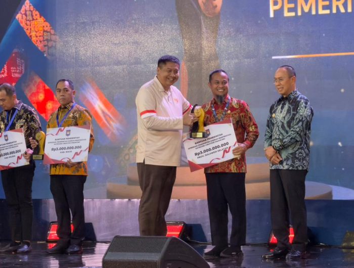 Provinsi Sulsel Raih Penghargaan Terbaik 1 Creative Financing Regional Sulawesi 2026 13 Pemerintah Provinsi Sulawesi Selatan meraih penghargaan Terbaik 1 sebagai Provinsi Creative Financing Regional Sulawesi Tahun 2026 dari Kementerian Dalam Negeri. Selain menerima piagam penghargaan, Pemprov Sulsel juga memperoleh reward dan insentif sebesar Rp3 miliar.