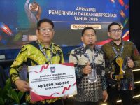 Pemerintah Kota Parepare kembali menorehkan prestasi di tingkat nasional. Dalam ajang Apresiasi Pemerintah Daerah Berprestasi 2026 yang digelar Kementerian Dalam Negeri di Kendari, Jumat (29/5/2026), Kota Parepare meraih penghargaan kategori Penurunan Tingkat Pengangguran sekaligus memperoleh bantuan pemerintah sebesar Rp1 miliar.