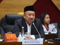 Bahasa Asing Jadi Agenda Politik Pendidikan, DPR Pertanyakan Keseriusan Pemerintah 21 Wacana Presiden Prabowo Subianto mewajibkan pembelajaran Bahasa Perancis di sekolah menuai sorotan di parlemen. Komisi X DPR mempertanyakan arah dan kesiapan kebijakan tersebut, mengingat sebelumnya pemerintah juga sempat menggulirkan rencana menjadikan Bahasa Portugis sebagai prioritas pembelajaran nasional.