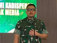 TNI Dilibatkan Tangani Begal, Publik Soroti Batas Peran Militer di Ruang Sipil 20 Tentara Nasional Indonesia Angkatan Darat menegaskan pelibatan prajurit dalam membantu penanganan aksi begal merupakan bagian dari operasi militer selain perang (OMSP) dan dilakukan sesuai ketentuan hukum yang berlaku.