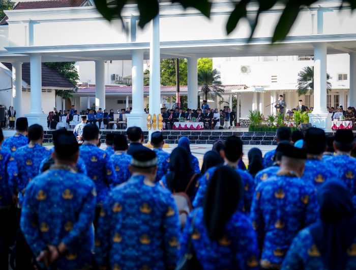 Gubernur Sulawesi Selatan, Andi Sudirman Sulaiman, bertindak sebagai Inspektur Upacara pada peringatan Hari Lahir Pancasila yang diperingati setiap tanggal 1 Juni. Upacara berlangsung khidmat di Halaman Rumah Jabatan Gubernur Sulsel, Selasa (2/6/2026).