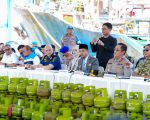 Gubernur Sulawesi Selatan, Andi Sudirman Sulaiman, menyampaikan apresiasi kepada jajaran Polda Sulsel khususnya Ditreskrimsus Polda Sulsel, Reskrimsus Polres kabupaten/kota, serta unsur TNI yang turut berkontribusi dalam pengungkapan kasus Penyalahgunaan BBM dan LPG Subsidi di wilayah Sulawesi Selatan.